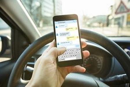 DuPage County car accident attorney, cell phone use, car crashes, distracted driving, driver negligence
